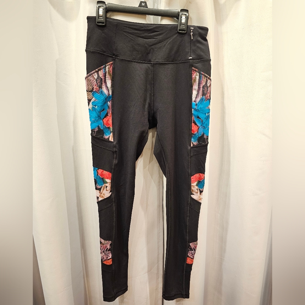 STAY THE PATH Black Floral Leggings Size M -  w/Pockets